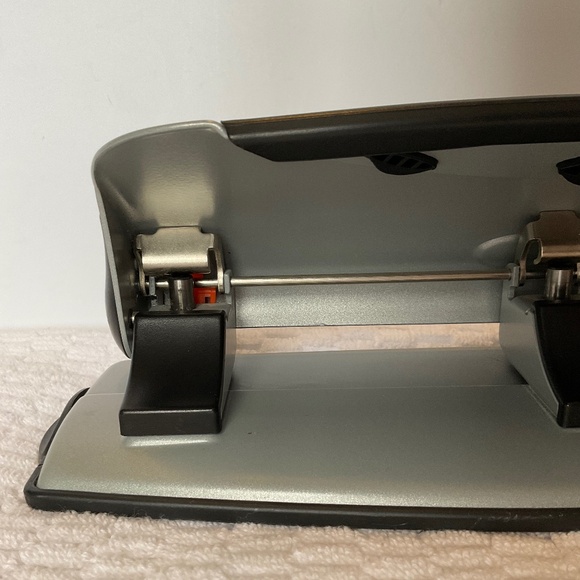 Swingline Safety 3-Hole Punch - Silver/Black - Picture 12 of 16